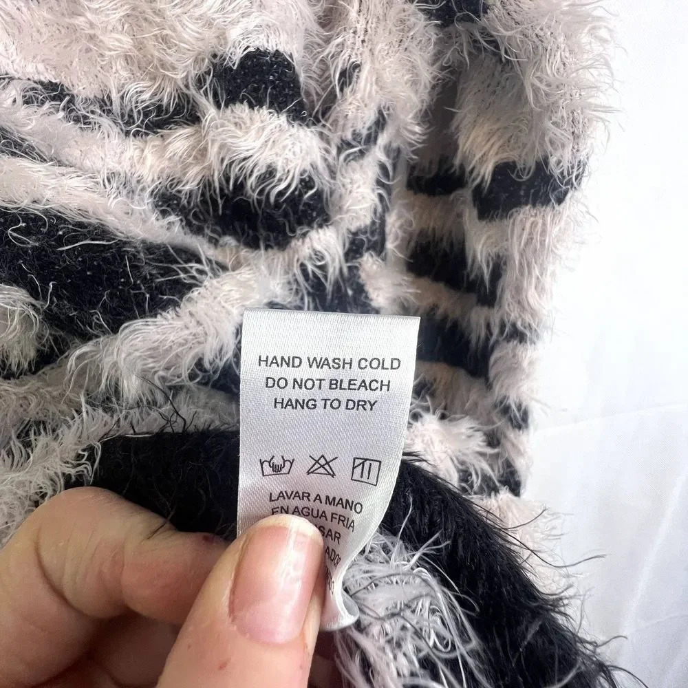 Doe & Rae Fuzzy Zebra Print Sweater Size Small - Picture 7 of 9
